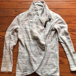 Heather sweater with clasp